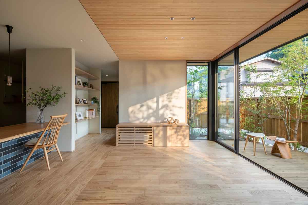 OPEN HOUSE 28帖のLDKと庭が繋がる開放感